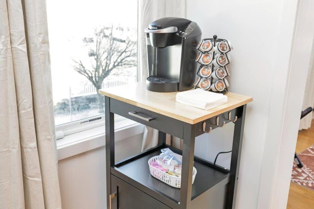 Cozy 1 Bedroom Apt Kitchen Central Danbury Buitenkant foto